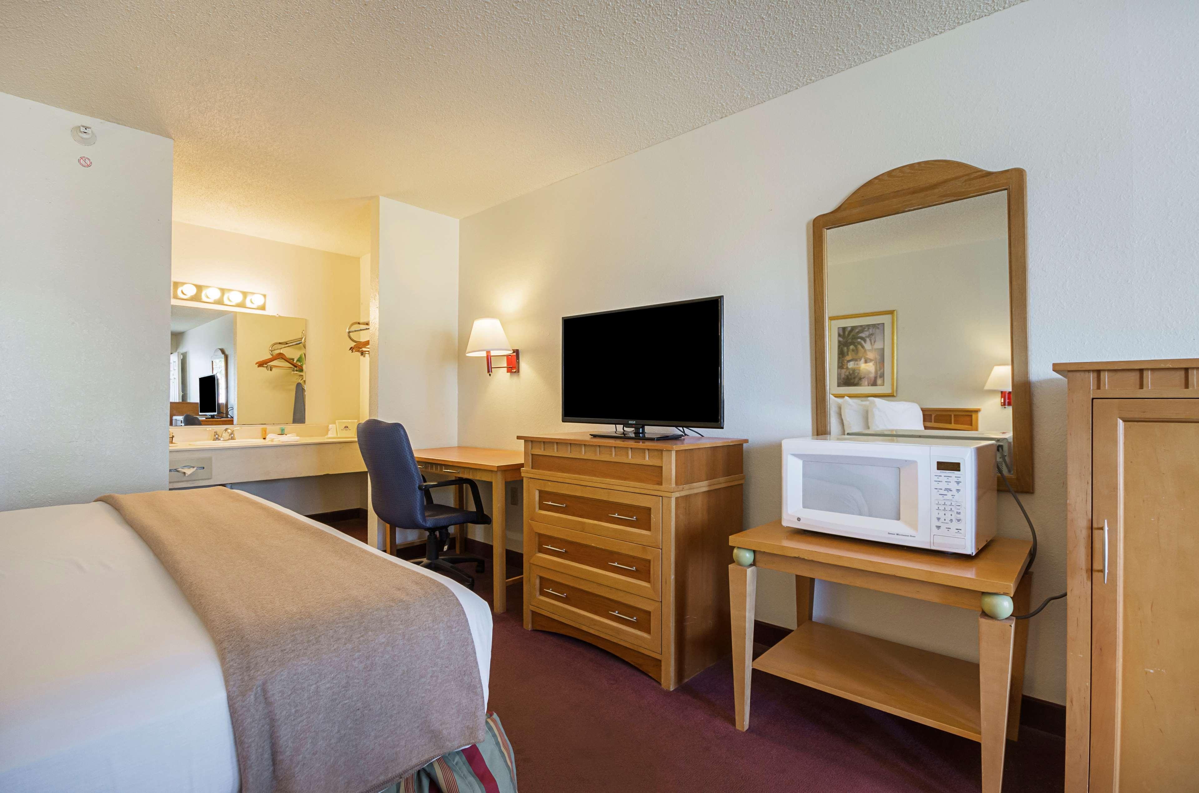 Americas Best Value Inn & Suites Melbourne Luaran gambar