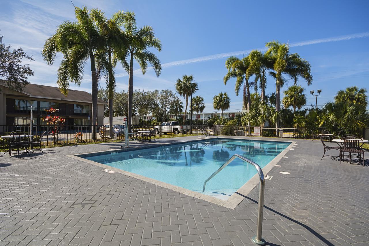 Americas Best Value Inn & Suites Melbourne Luaran gambar