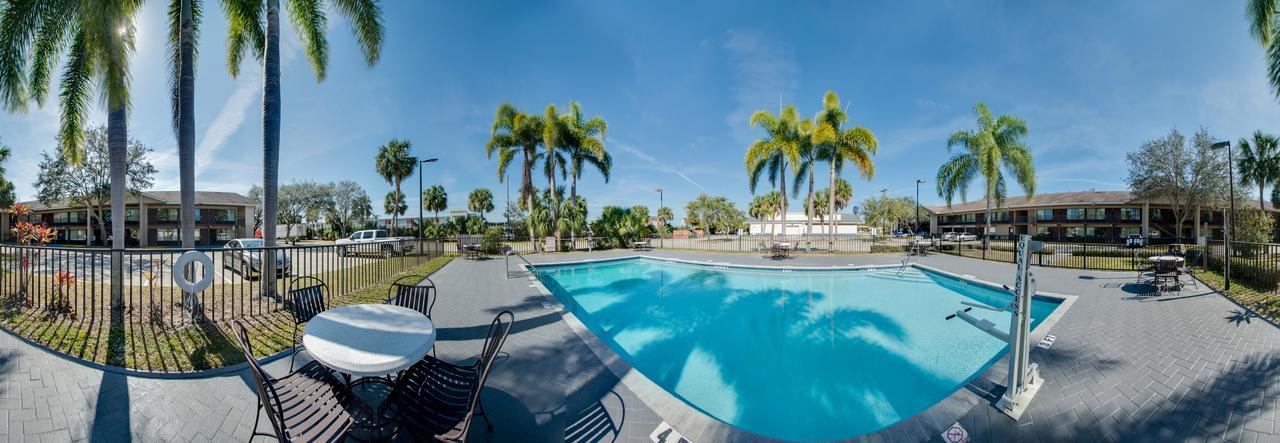 Americas Best Value Inn & Suites Melbourne Luaran gambar
